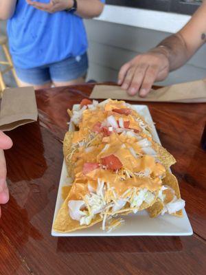 Seafood nachos