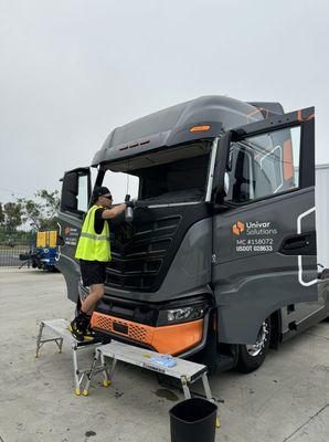 Nikola truck windshield replacement