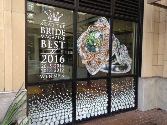 A dynamic image for your storefront can create a huge impression - check out those diamonds!