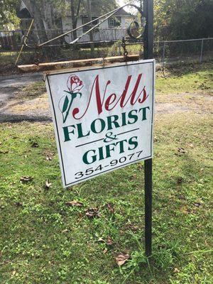 Nell's Florist & Gifts