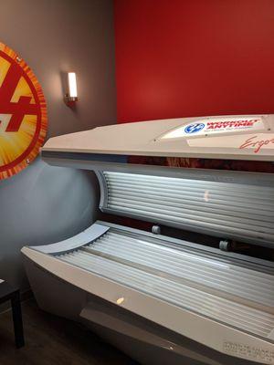 Lay down tanning bed