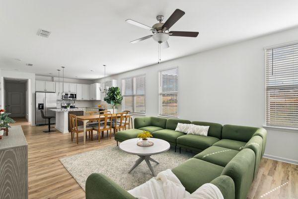 Large Living room with ceiling fan