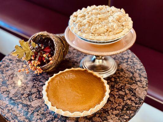 Pumpkin pie and apple pie with crumble topping. Perfect for the Thanksgiving table!