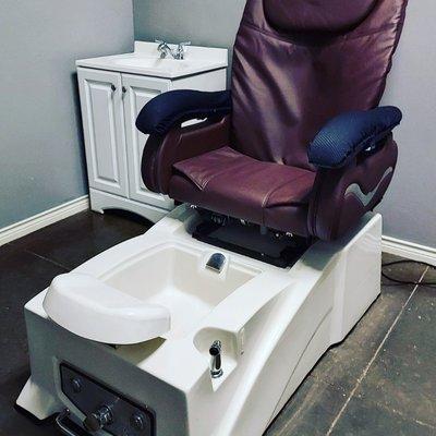 DELUXE PEDICURE ROOM now available for lease. Call 817-473-0124 for more information