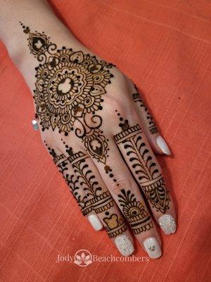 Mickey Mandala! This Disney inspired henna design is a Bronze henna appointment. .