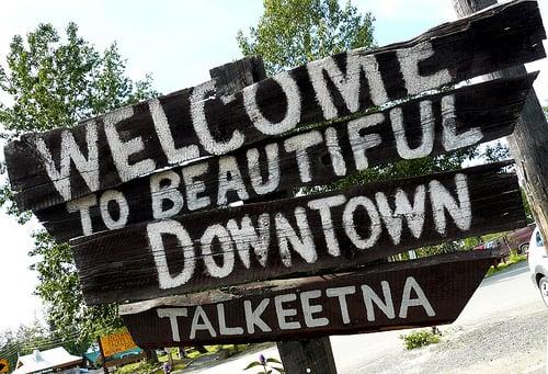 Historic downtown Talkeetna, just a 15-minute walk from Hale Kōlea Cabin.  www.halekoleacabin.com