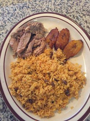 Arroz con gandules y pernil