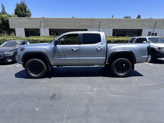 Tacoma with 5100 bilstein leveling kit, TRD wheels and 265/70r17 tires