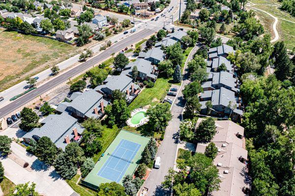 Denver Cottonwoods HOA project after construction. Apex replaced the shingles, siding, gutters, and windows and painted as well.