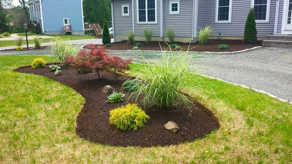 Massachusetts Landscaping - Property Maintenance, garden,  stone, deck & paving  Specialized in spring/fall clean-ups, lawn care and more..