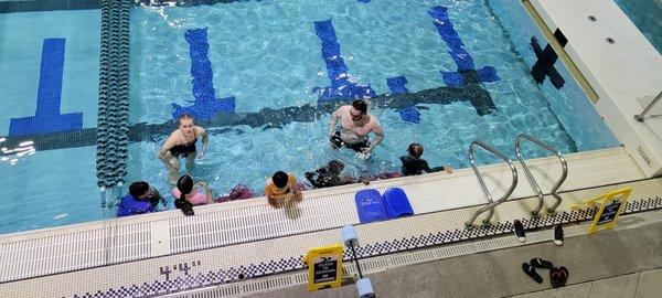 swim classes in shallow end