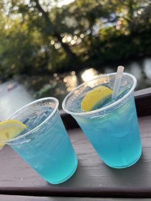 Blueberry lemonade cocktails