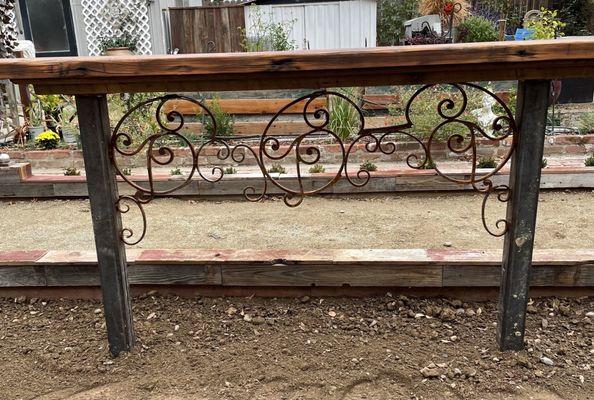 Custom base for outdoor bar rail