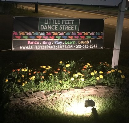 We print weather-proof outdoor banners!