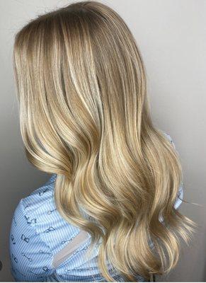 Natural blonde highlight