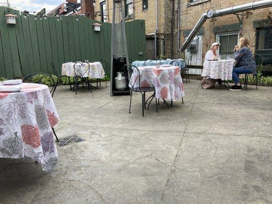 Outdoor Courtyard w lots of space between tables