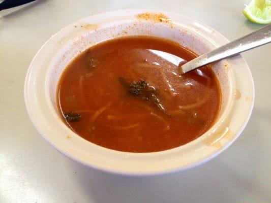 Caldo de polllo y tomate con fideo. Very good.