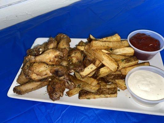 Wings with fries