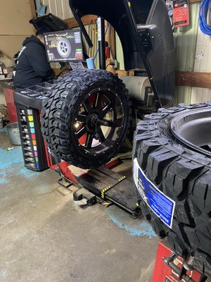 35x12.50R22 Gladiator Xcomp tires,