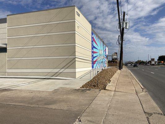 Sidewalk in front of the street mural (Photo taken on December 20, 2023)