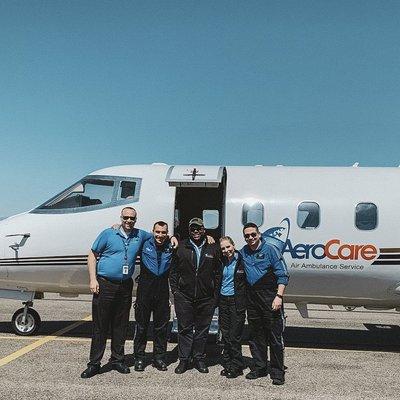 Medical Crew & Pilots in front our of plane.