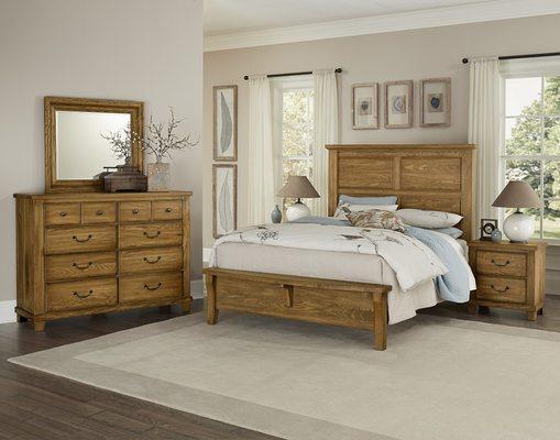 American Oak is a traditional solid-wood bedroom collection by Vaughan-Bassett that is available in two different finishes options.