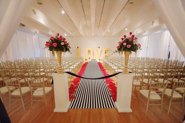 Trendy, Kate-Spade inspired ceremony.