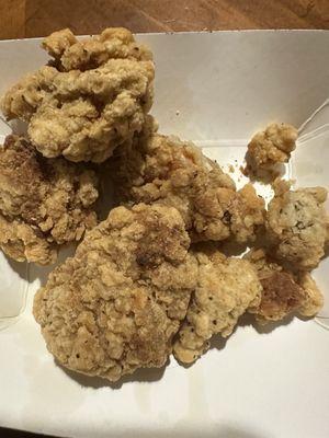 A photo of popcorn chicken.