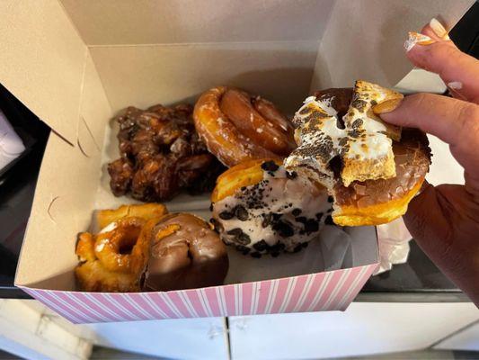 Donuts! Apple Fritter, Cinnamon Roll, s'mores, old fashioned, cream filled, Oreo