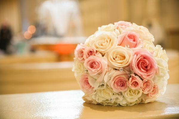 Classic color palette with various sized roses for texture.