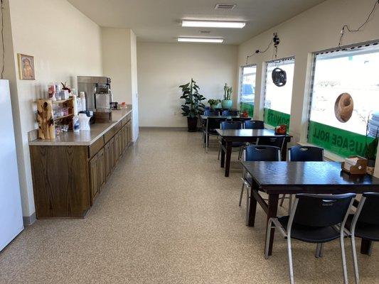 Sitting area for eating with plenty of space