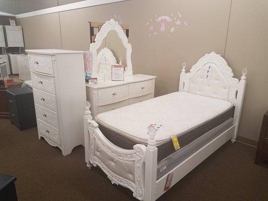 We also have a wide selection of youth bedrooms like this Exquisite Twin Poster Bed from Ashley Furniture. (reference model B188)