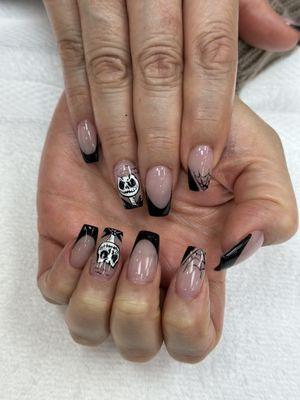 Go get your nails done by Long! They always do an amazing job! Thank you Long!