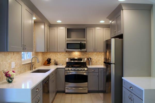 Simple & Functional Gray and Onyx Kitchen