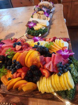 Seasonal organic fruit board