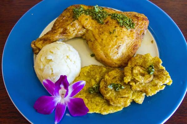 1/4 Chicken, tostones & puree de papa