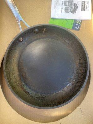 You'd think they would look at things before selling. Unusable frying pan.