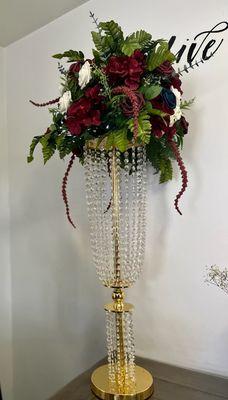 Cascading golden centerpiece