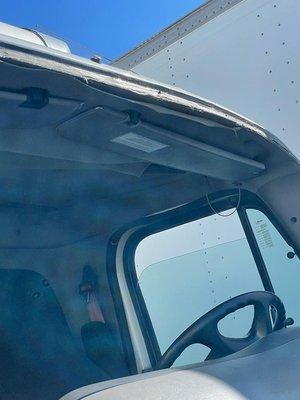 DW01494 2018 Freightliner Business Class M2 mobile Windshield