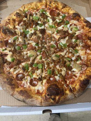 Supreme pizza 
Pepperoni, mushroom, green pepper onions and sausage