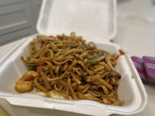 Combination lo mein