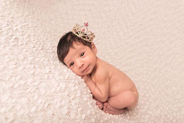 Newborn-Nubby Ivory BG w/crown pink stones