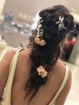 Boho bridal hairstyle with flowers