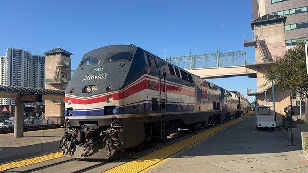 Amtrak Coast Starlight Train #11 with P42DC- 160 Heritage Unit Leading