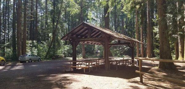 Shelter with 4 long tables.