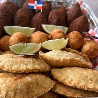 Picaderas para todo tipo de eventos:
Quipes- Empanadas-Cativías-Bolitas de yuca- Croquetas - Yanikekes y más...