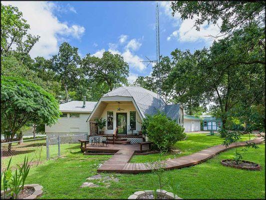 1850 Woodhue Dr, Bullard TX. An economical waterfront home.