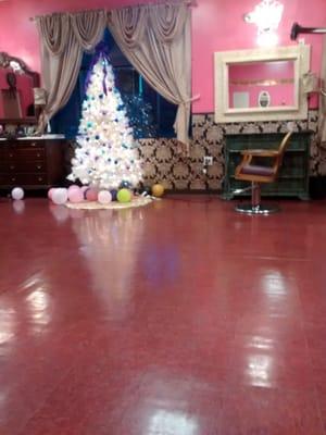 The whole decor is fab and i love her christmas tree!