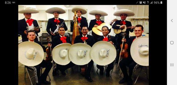 En un show de mariachi antes de la pandemia en la ciudad de Whittier Ca.