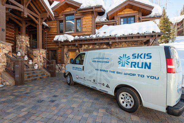 Skis on the Run van